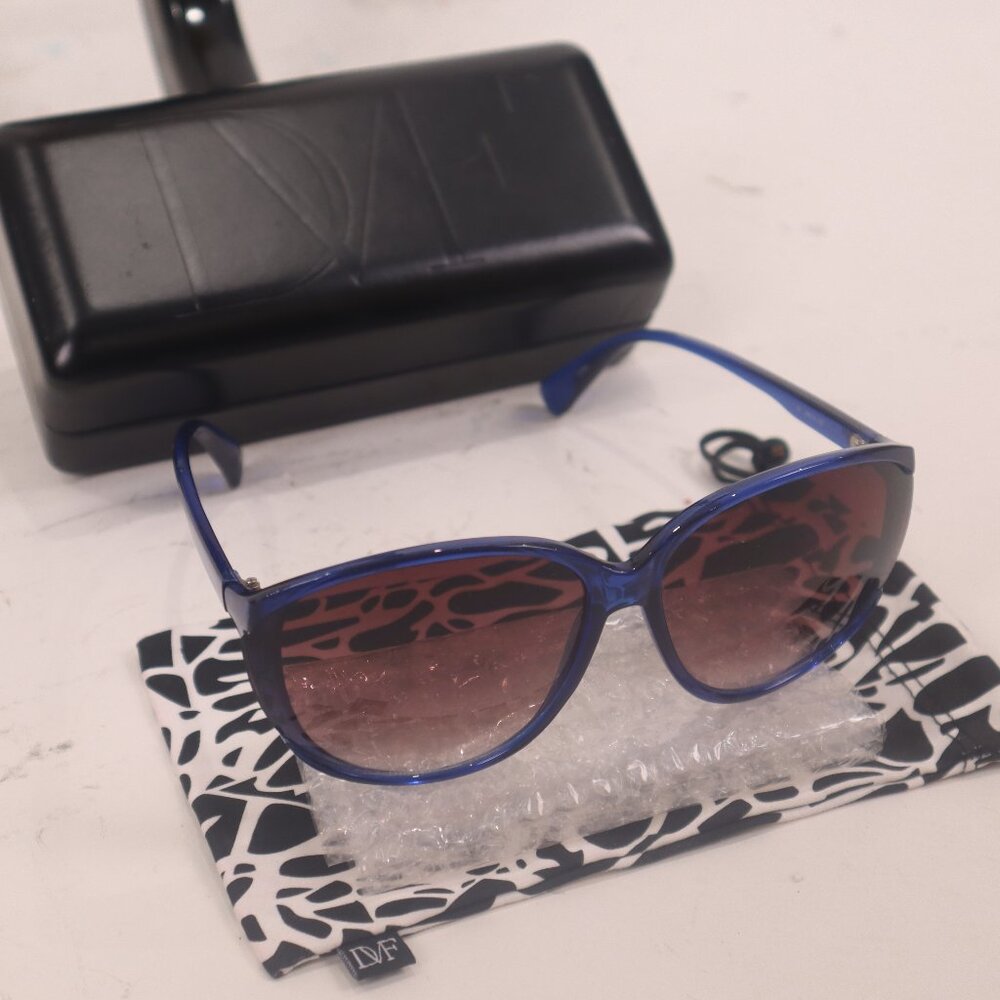 Diane Von Furstenberg Cobalt Blue Lucite Sunglasses w Box Bag Designer Resort
